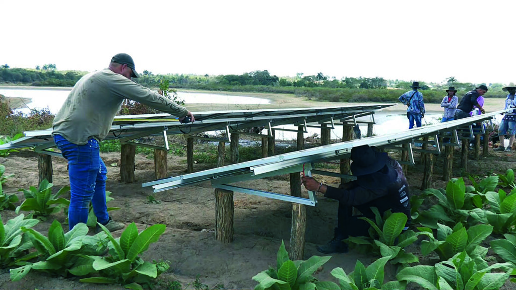 El riego por sistemas solares es una garant&iacute;a con que cuentan los campesinos para la siembra del tabaco y los cultivos varios posteriores a la campa&ntilde;a