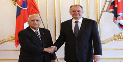 Ricardo Cabrisas con el Presidente de la República eslovaca