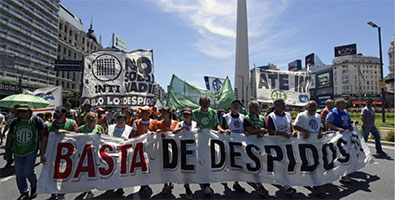 Macri se abre al FMI y los niños a la pobreza