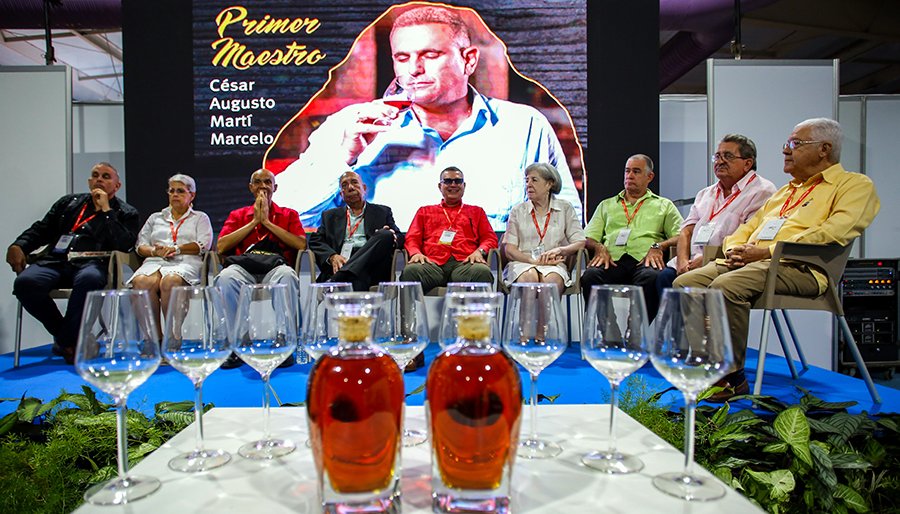Promueven legado delos maestros roneros cubanos