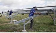 Constructores intensifican ritmo en montaje de parque solar
