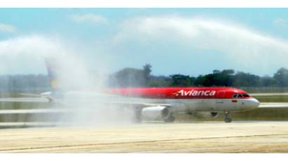 Vuelo regular de AVIANCA-TACA