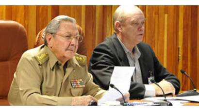 Raúl Castro y Rodrigo Malmierca