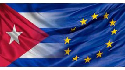 Banderas de Cuba y de la Unión Europea