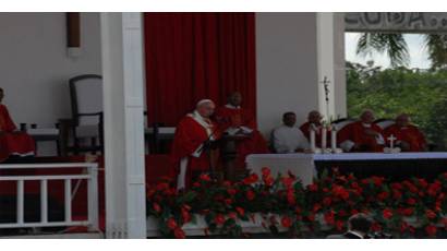 Francisco en Holguín y otra misa con la fe de los cubanos