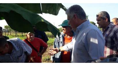 Díaz-Canel comprueba recuperación de los daños del Huracán Michael en Isla de la Juventud