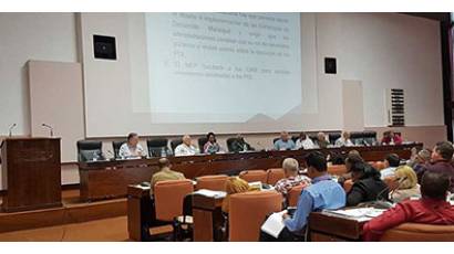 Díaz-Canel y autoridades locales analizan marcha de la economía