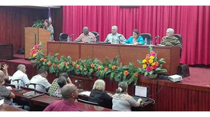 Valora Díaz-Canel estrategias ante déficit de combustible