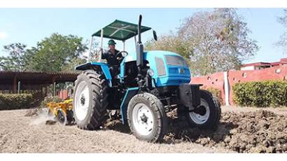 Listo primer modelo de tractor construido en Cuba