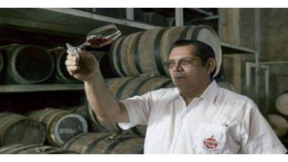  José Navarro, primer Maestro del Ron Cubano