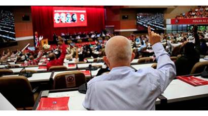 Delegados al 8vo. Congreso del PCC aprueban Resoluciones 