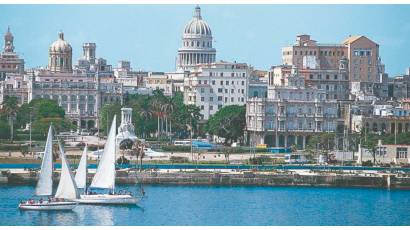 Turismo cubano por revertir caída en número de visitantes