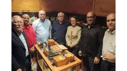 Legendarios habanos y ron Caney son degustados en El Salvador