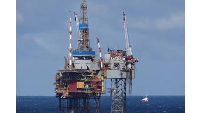 El petróleo se encamina a una fuerte caída semanal ante las esperanzas de un acuerdo entre EE.UU. e Irán