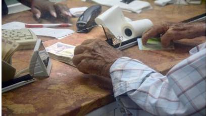 Nuevo servicio de Caja Extra facilita cobros de pensiones en comunidades