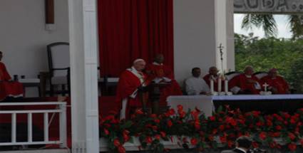 Francisco en Holguín y otra misa con la fe de los cubanos