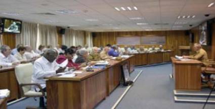 Reunión del Consejo de Ministros presidida por el General de Ejército Raúl Castro Ruz