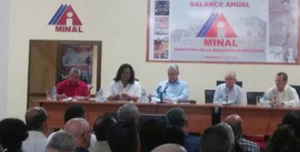 Asiste Díaz-Canel a la reunión de balance de la industria alimentaria