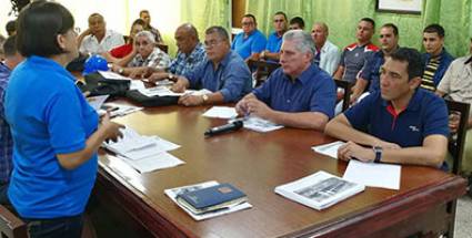 Miguel Díaz-Canel en la Planta Cloro Sosa, de Sagua la Grande