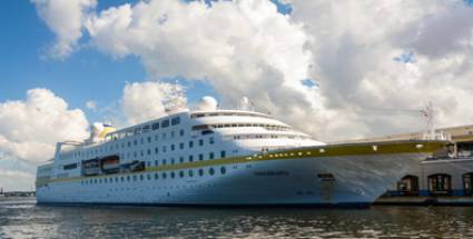 Crucero alemán Hamburg llega a La Habana 