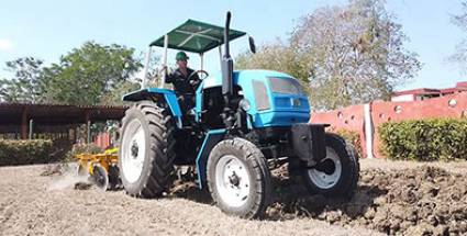 Listo primer modelo de tractor construido en Cuba