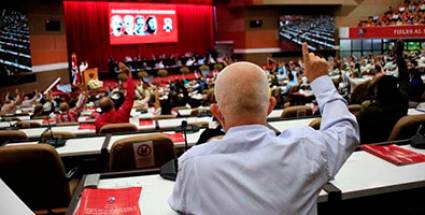 Delegados al 8vo. Congreso del PCC aprueban Resoluciones 