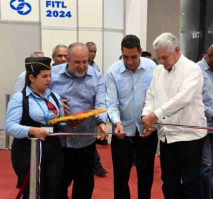 Asiste presidente de Cuba a inauguración de II Feria del Transporte