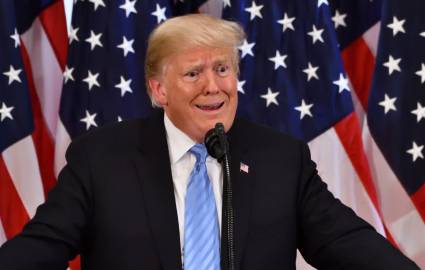 Trump empuña pistolas para detener la desdolarización