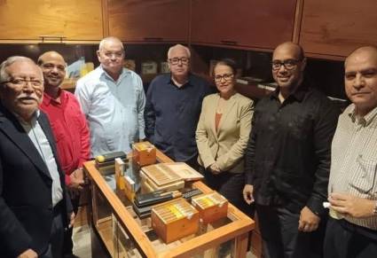 Legendarios habanos y ron Caney son degustados en El Salvador