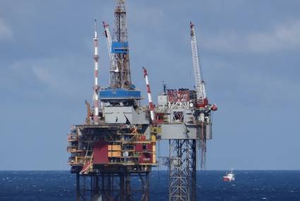 El petróleo se encamina a una fuerte caída semanal ante las esperanzas de un acuerdo entre EE.UU. e Irán